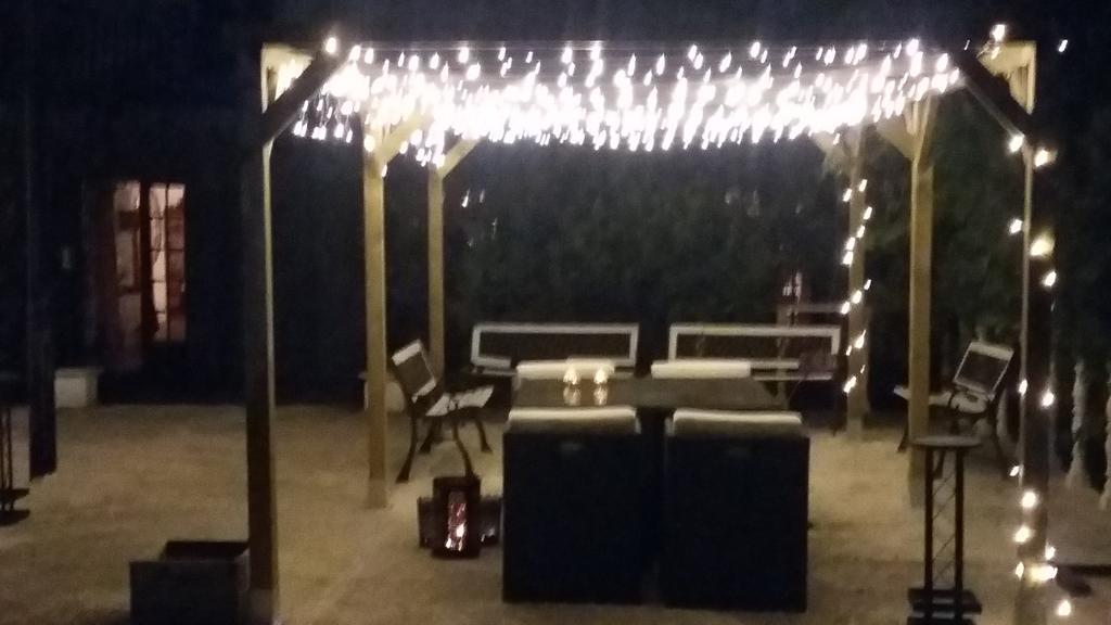 אפט Hotel Carina מראה חיצוני תמונה