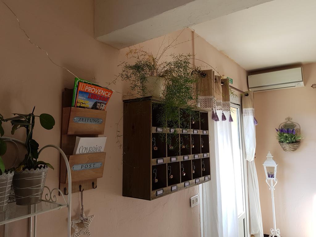 אפט Hotel Carina מראה חיצוני תמונה