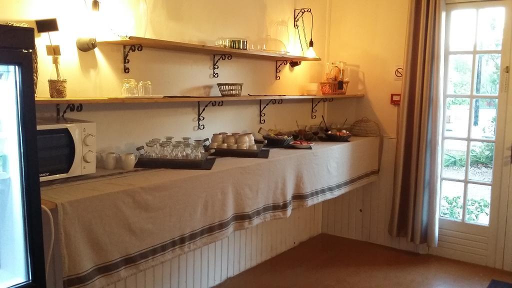 אפט Hotel Carina מראה חיצוני תמונה