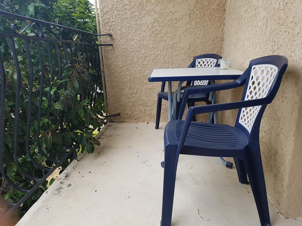 אפט Hotel Carina מראה חיצוני תמונה